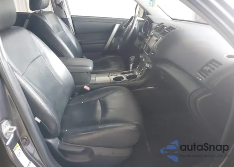 2013 Toyota Highlander Se V6 z USA, uszkodzony, nr VIN 5TDBK3EH0DS252451